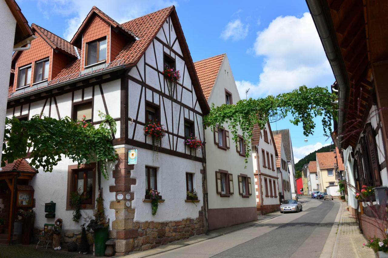 Gaestehaus Ehrhardt Schweigen-Rechtenbach Buitenkant foto